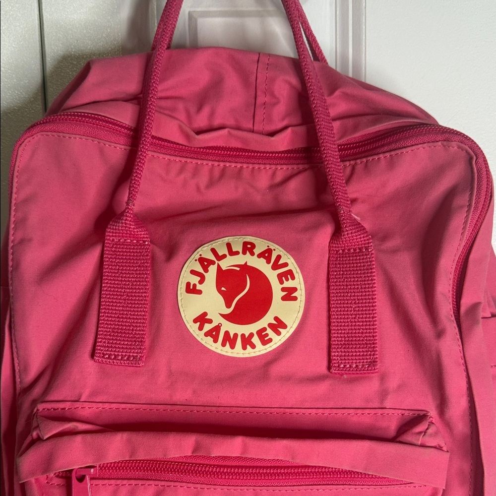 Fjallraven Kanken Hot Pink Backpack with Front Pocket - Picture 3 of 4